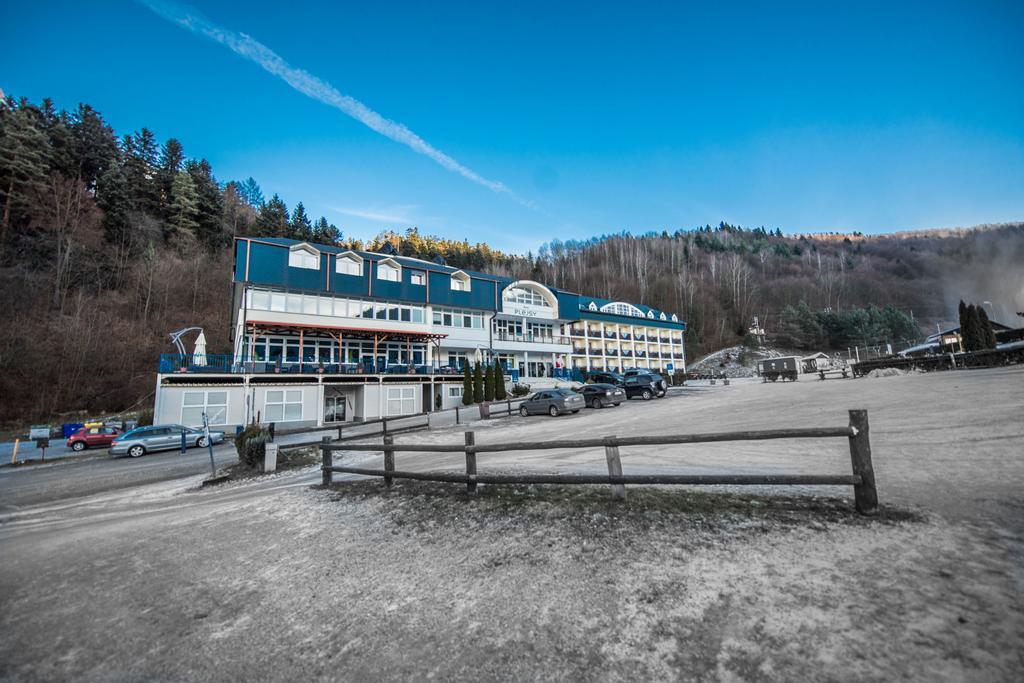 Plejsy Hotel Krompachy Eksteriør billede