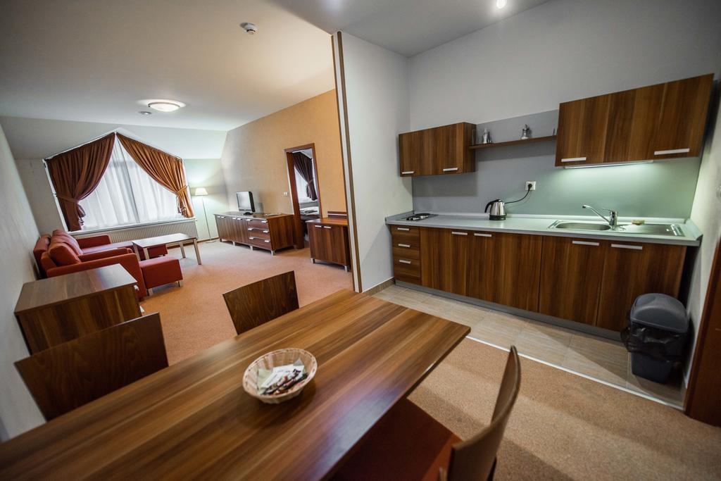 Plejsy Hotel Krompachy Eksteriør billede