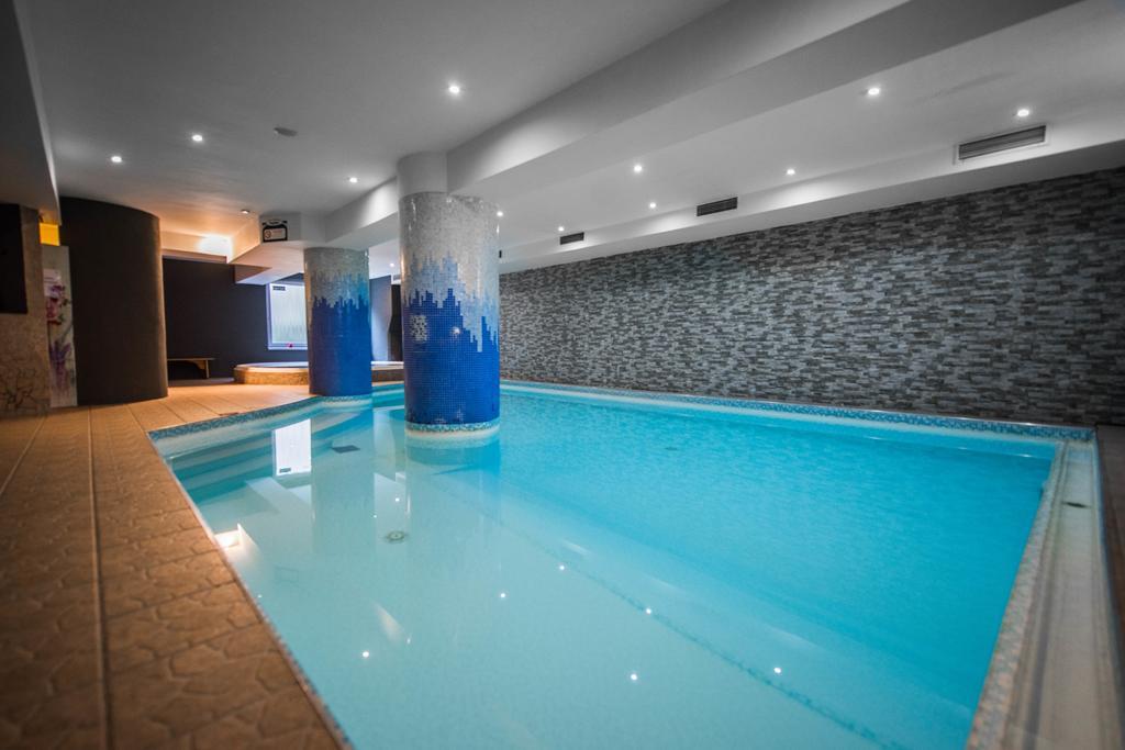 Plejsy Hotel Krompachy Eksteriør billede