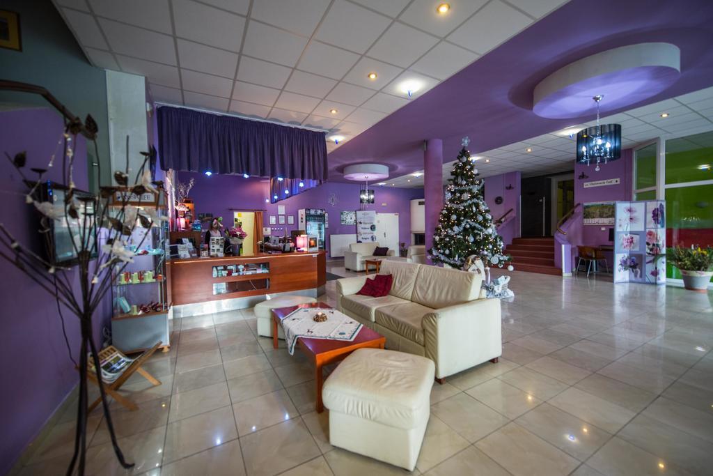 Plejsy Hotel Krompachy Eksteriør billede