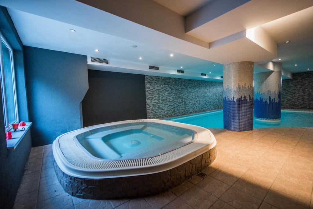 Plejsy Hotel Krompachy Eksteriør billede