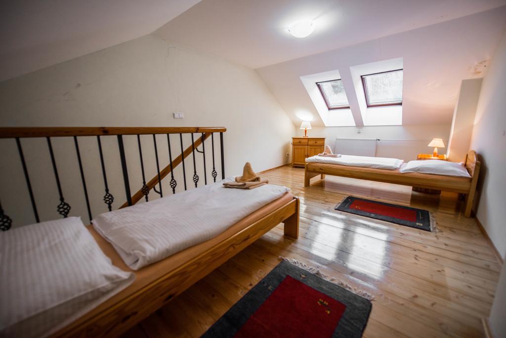 Plejsy Hotel Krompachy Eksteriør billede