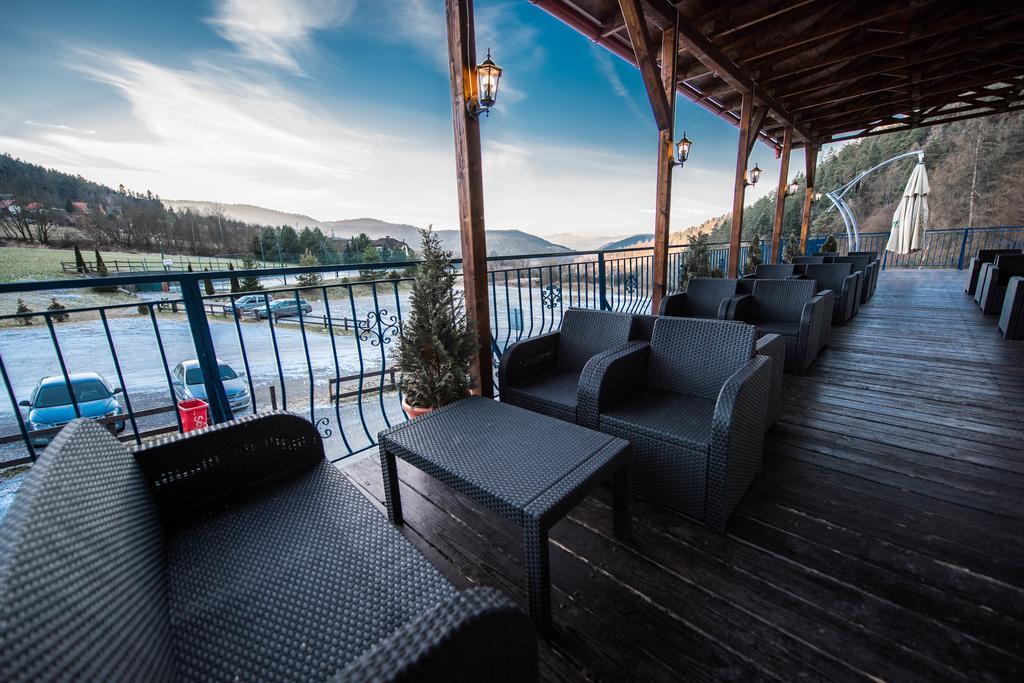 Plejsy Hotel Krompachy Eksteriør billede