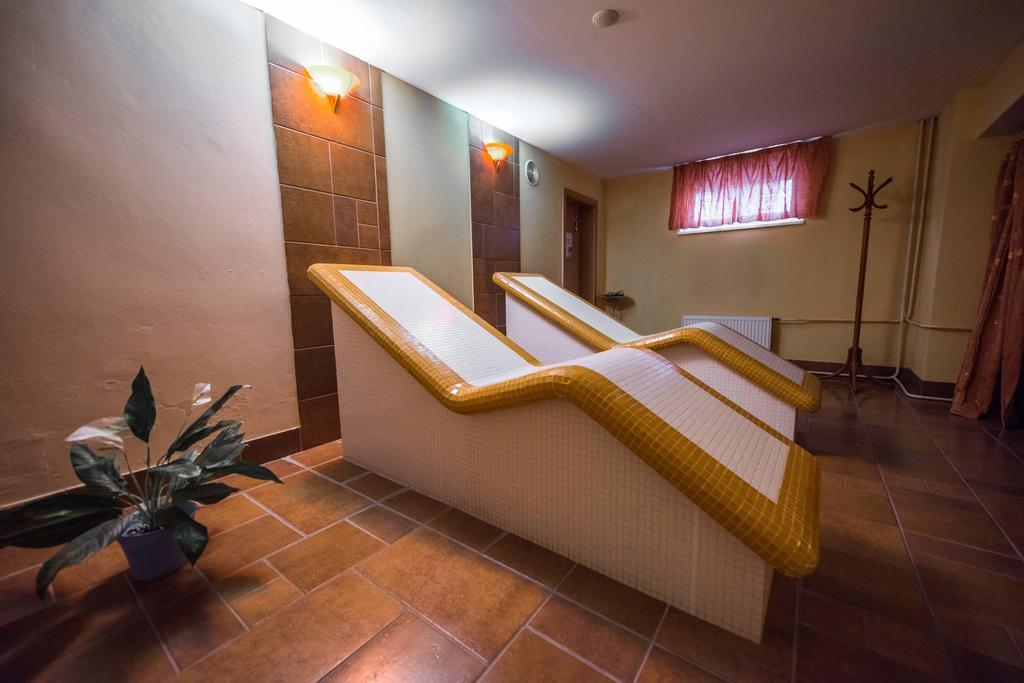 Plejsy Hotel Krompachy Eksteriør billede