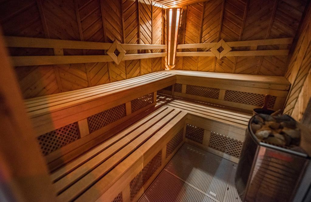 Plejsy Hotel Krompachy Eksteriør billede