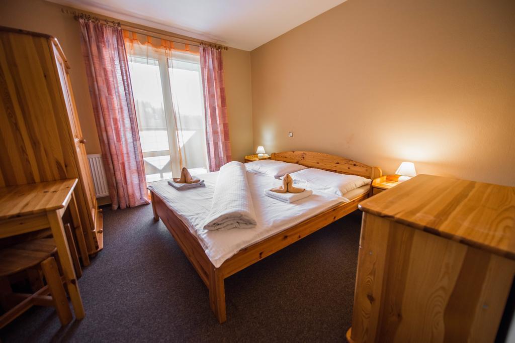 Plejsy Hotel Krompachy Eksteriør billede