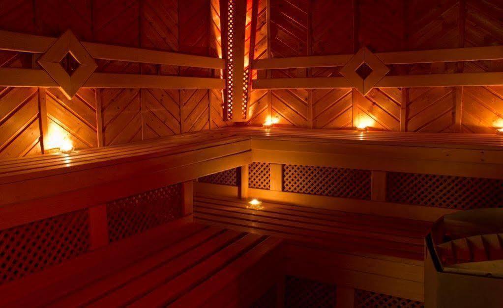 Plejsy Hotel Krompachy Eksteriør billede