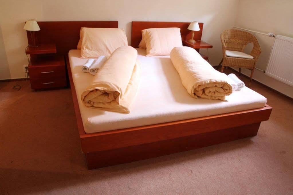 Plejsy Hotel Krompachy Eksteriør billede